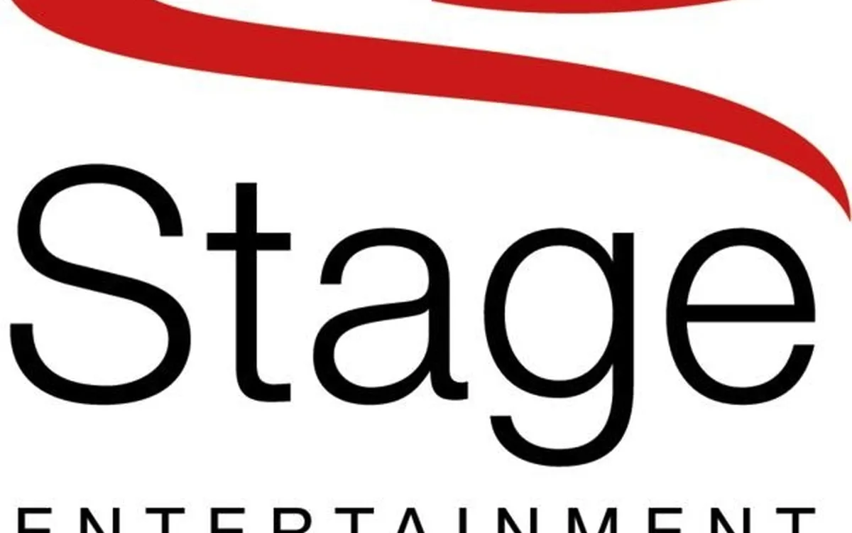 Logo von Stage Entertainment Germany mit rotem geschwungenen Element über dem Schriftzug.